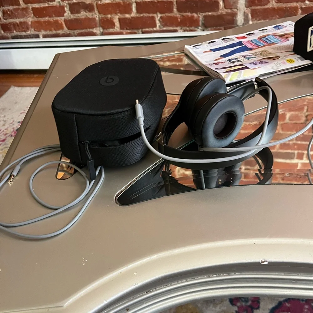 Black Wireless Beats Solo 4